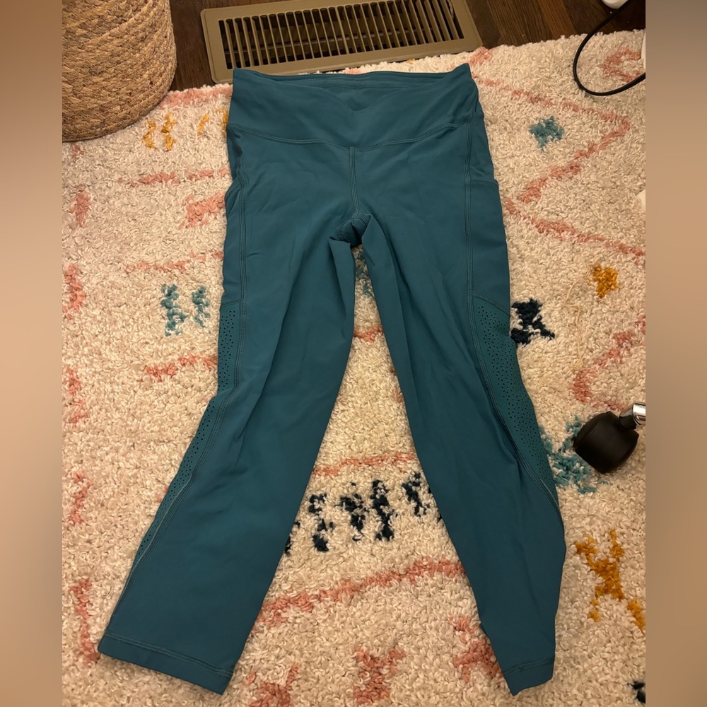 Turquoise Lulu lemon cropped leggings
